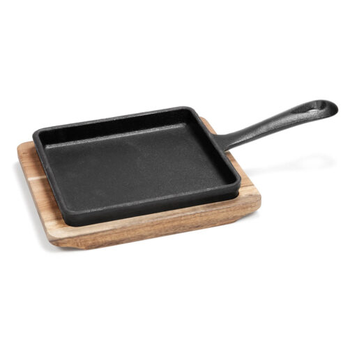 Stekeform i støpejern med håndtak 14x14 cm på underlag