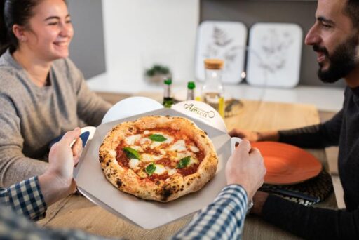 Pizzabrett i aluminium Ø33 med håndtak perfekt for servering