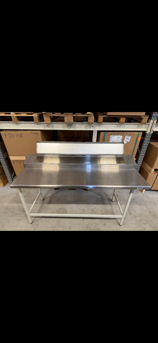 Rustfri benk 160x65 med garnityr / drink tilbehør renne
