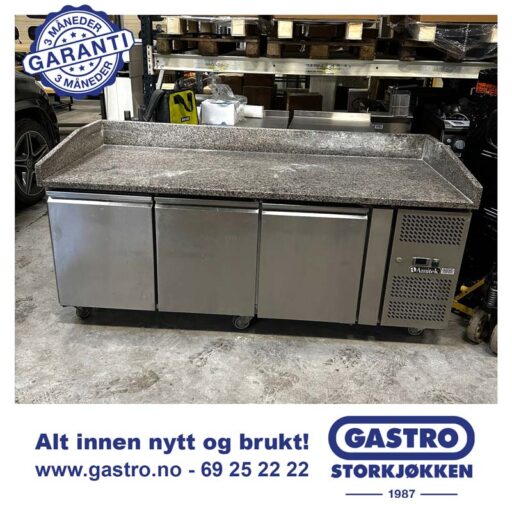 Amitek Pizzakjølebenk m/ 3 dører.